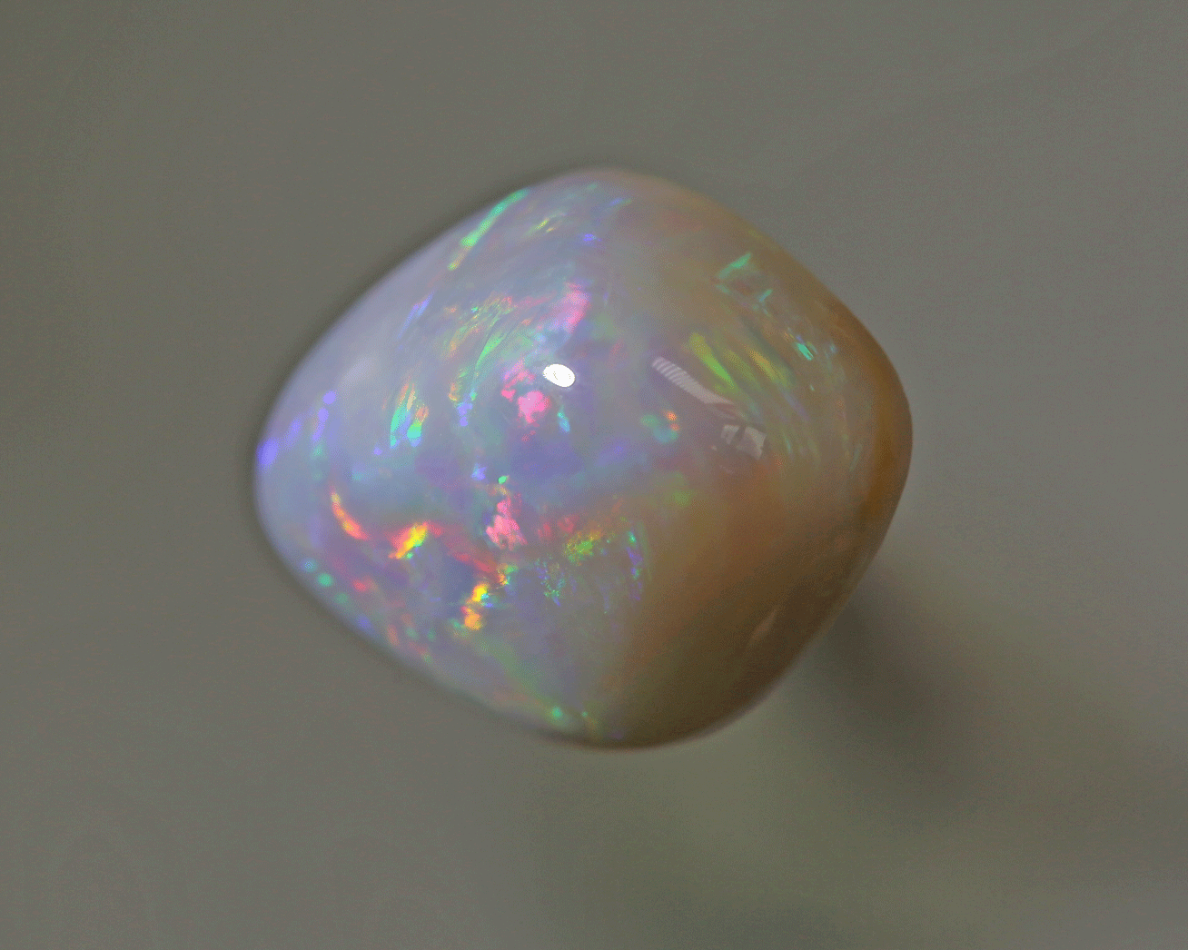 4.4 ct Light Opal