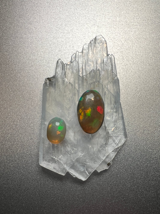 1.9 ct dark crystal opal