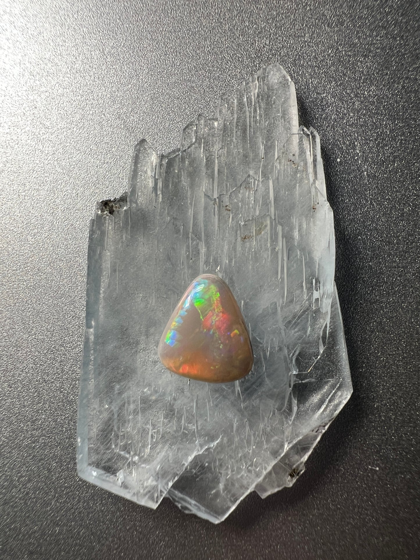 0.92 ct white opal