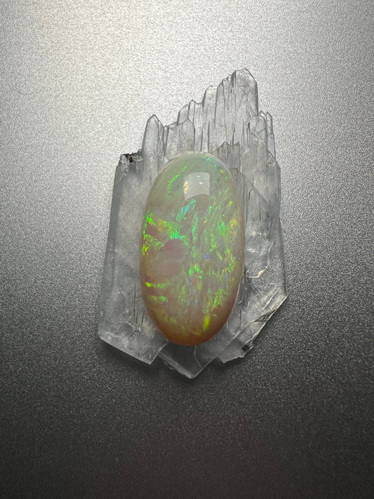 10.2 ct white opal