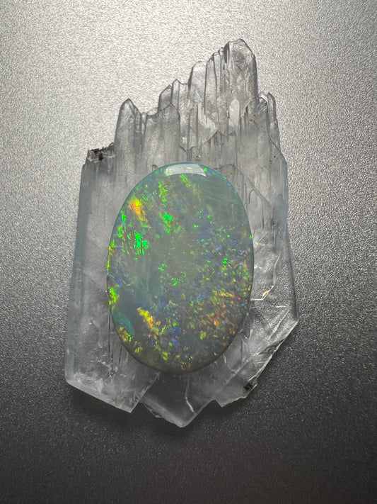 5.78 carats Light Opal