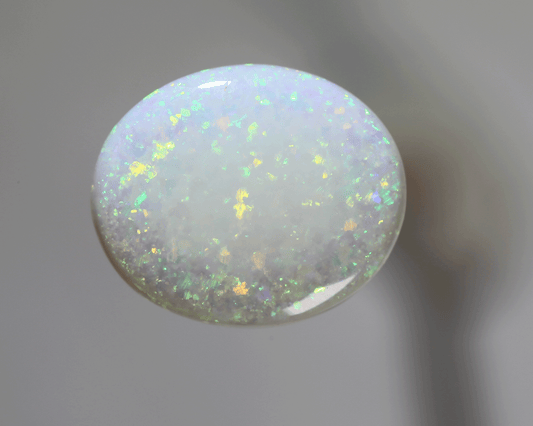 7.7 carats light crystal opal