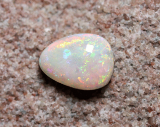 3.6 carats light opal