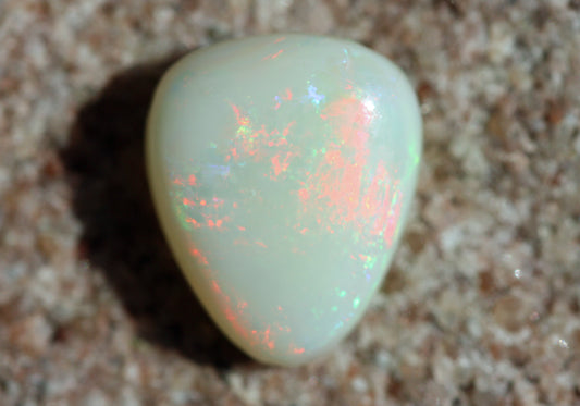 3.7 carats light opal