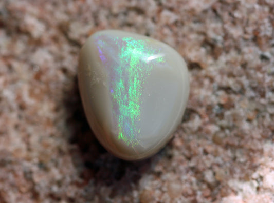 3.4 carats light opal