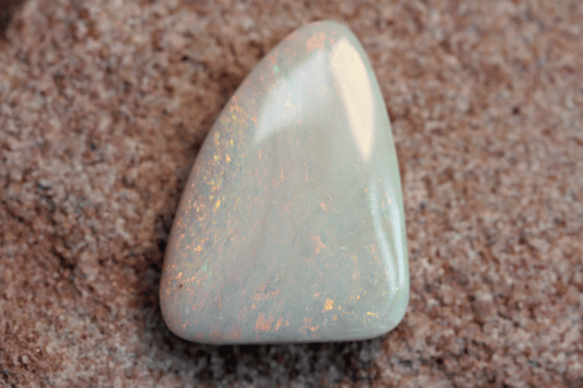 30.5 carats light opal