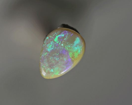 0.9 ct white opal